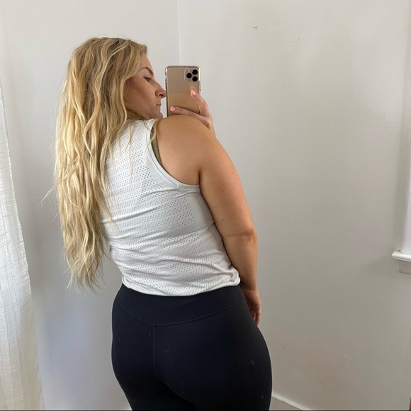 Lululemon Cream Laser Cut Tank Size 6 - Picture 5 of 6